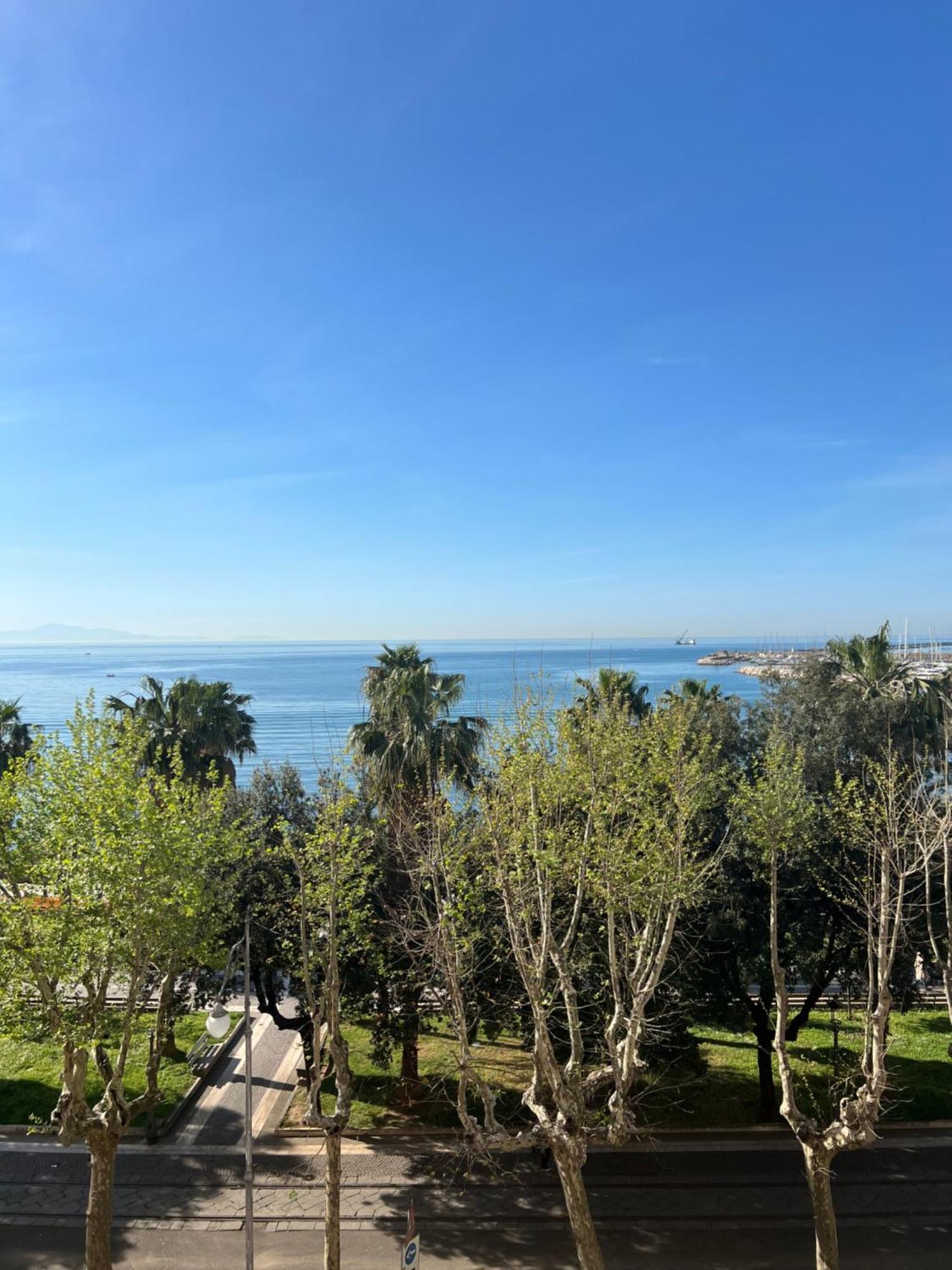 Blue Sea View Apartment サレルノ エクステリア 写真